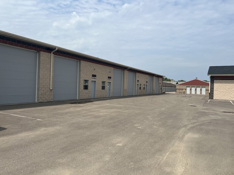 96 E 8th St, Waconia, MN à louer - Photo de l’immeuble – Image 3 sur 7