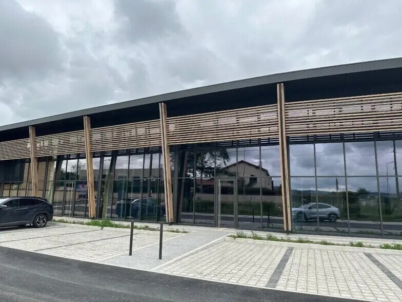 Local commercial dans ANDRÉZIEUX-BOUTHÉON à louer - Photo de l’immeuble – Image 1 sur 3
