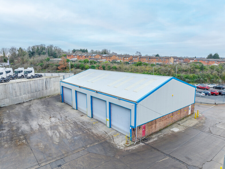 14 Botany Way, Purfleet à louer - Photo principale – Image 1 sur 3