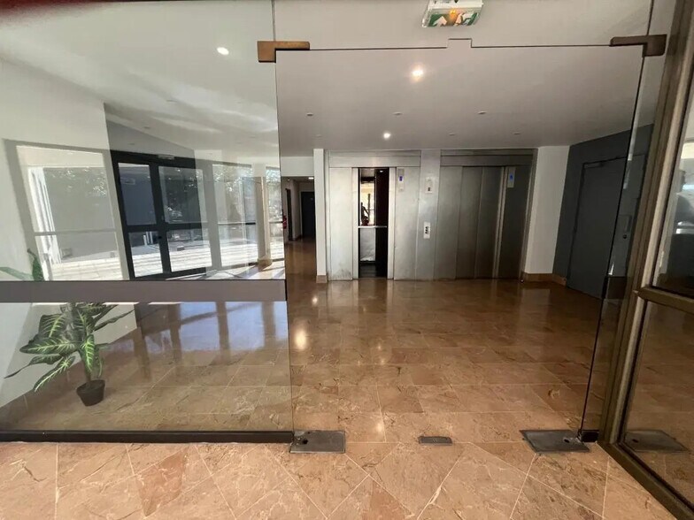 Bureau dans Rosny-sous-Bois à louer - Photo de l’immeuble – Image 2 sur 5