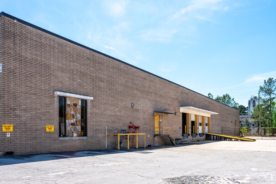 5600-5700 Drake Dr SW, Atlanta, GA à louer - Photo de l’immeuble – Image 3 sur 8
