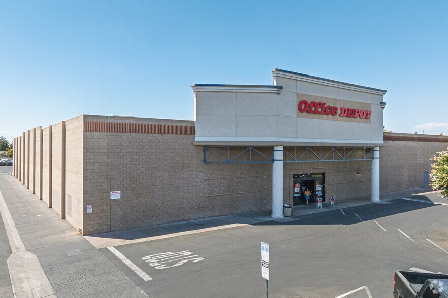 2313-2425 S Mooney Blvd, Visalia, CA à louer - Photo de l’immeuble – Image 2 sur 6
