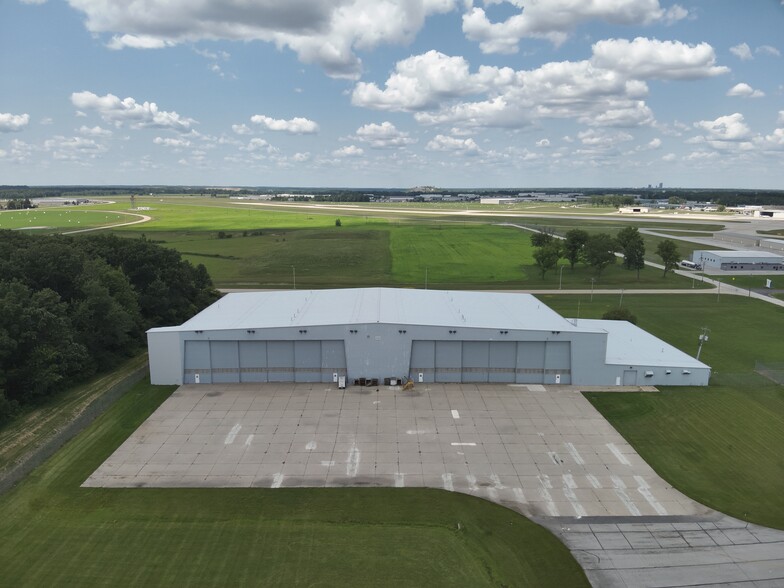 4555 Altitude Dr, Fort Wayne, IN à louer - Photo de l’immeuble – Image 1 sur 7