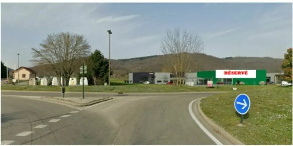 Local d’activités dans Apprieu à louer - Photo de l’immeuble – Image 2 sur 8