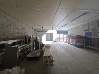 Plus de détails pour Local d’activités à vendre