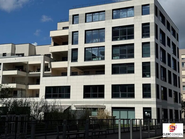 Bureau dans Rouen à louer - Photo de l’immeuble – Image 1 sur 16