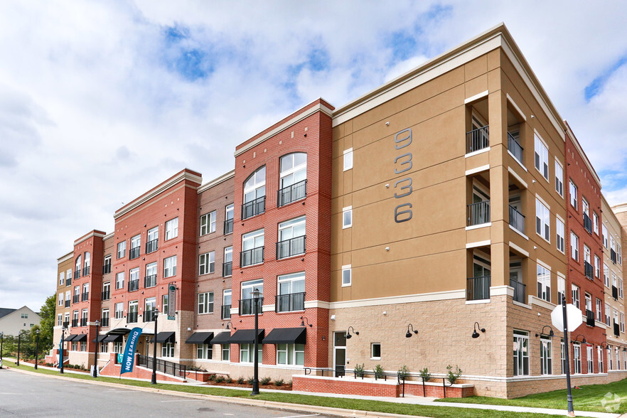 2025 Ayrsley Town Blvd, Charlotte, NC à louer - Photo de l’immeuble – Image 3 sur 48