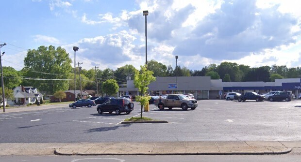 805 N Center St, Statesville, NC à vendre - Photo de l’immeuble – Image 2 sur 12