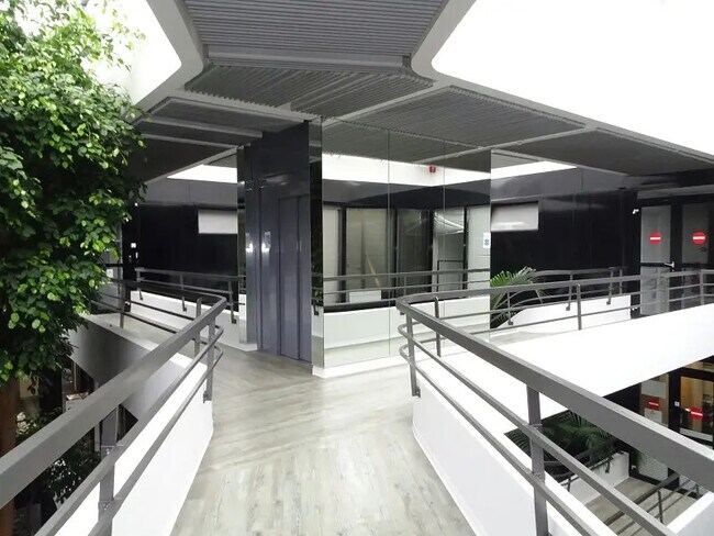 Plus de détails pour Bureau à louer