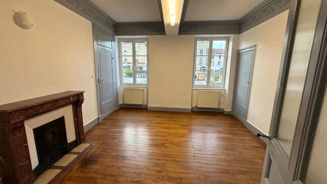 Plus de détails pour Local d'activités à louer