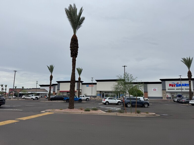 2055 N Alma School Rd, Chandler, AZ à louer - Photo de l’immeuble – Image 2 sur 38