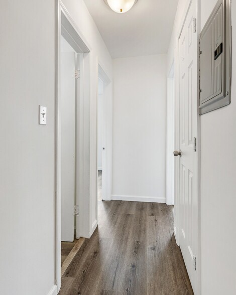 6812 11th Ave, Los Angeles, CA à vendre - Photo intérieure – Image 3 sur 11