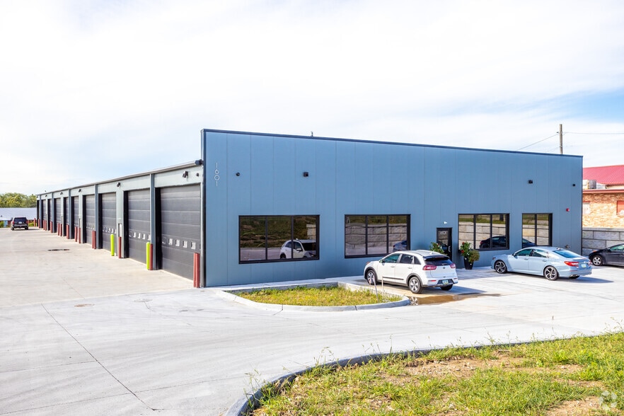 1601 E Army Post Rd, Des Moines, IA à louer - Photo principale – Image 1 sur 4