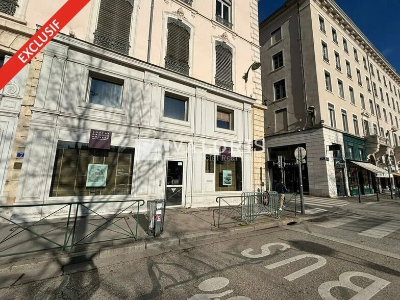 7 Place Bellecour, Lyon à louer - Photo de l’immeuble – Image 2 sur 12