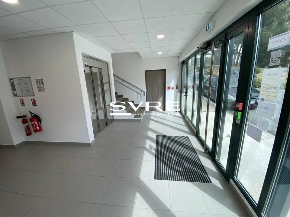 Bureau dans La Ciotat à louer Hall d’entrée– Image 1 sur 9
