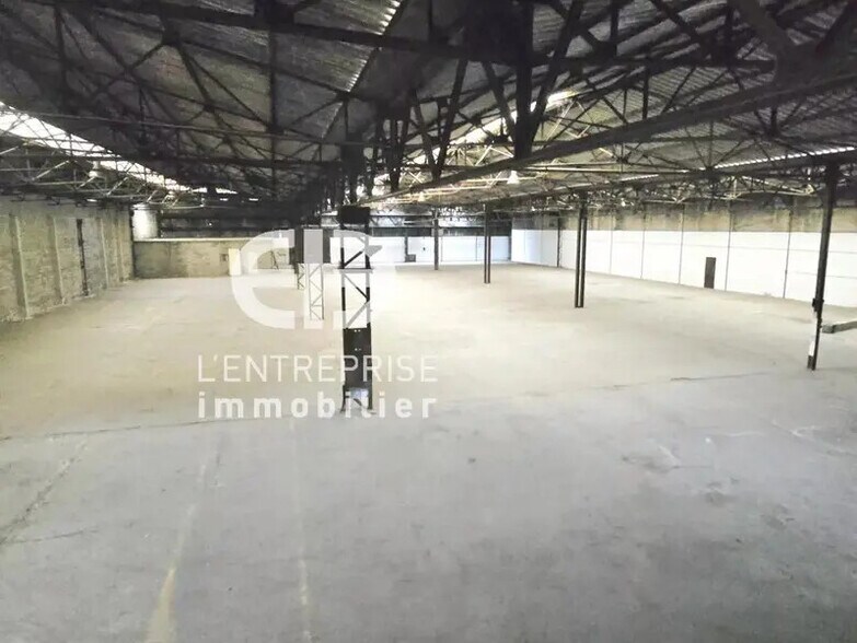 Industriel/Logistique dans La Trinité à louer - Photo de l’immeuble – Image 3 sur 17