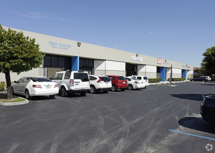 5400-5416 NW 72nd Ave, Miami, FL à louer - Photo de l’immeuble – Image 3 sur 17