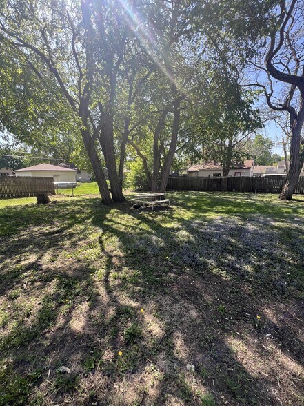 1426 Frost Ave E, Maplewood, MN à vendre - Photo de l’immeuble – Image 3 sur 13