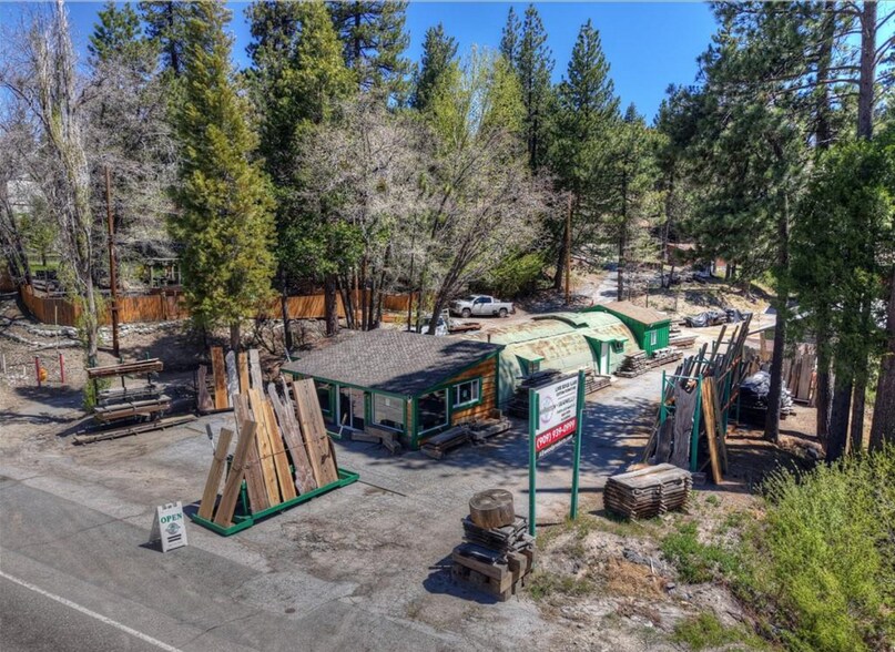 32765 Hilltop blvd, Running Springs, CA à vendre - Photo principale – Image 1 sur 17