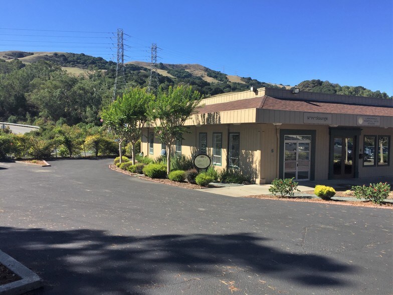 1 Orinda Way, Orinda, CA à louer - Photo de l’immeuble – Image 2 sur 7