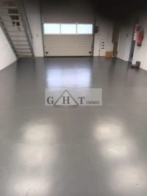 Industriel/Logistique dans Le Val à louer Photo de l’immeuble– Image 1 sur 4