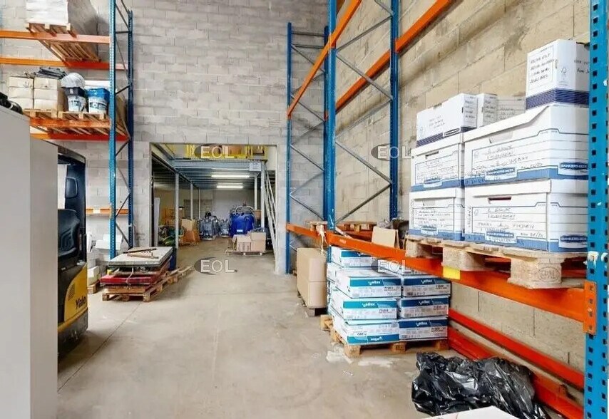 Local d’activités dans Bezons à louer - Photo de l’immeuble – Image 2 sur 4