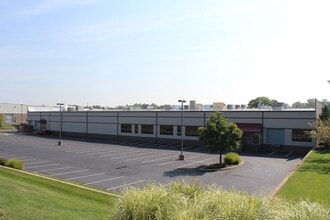 10521 Millington Ct, Blue Ash, OH à louer Photo de l’immeuble– Image 1 sur 4
