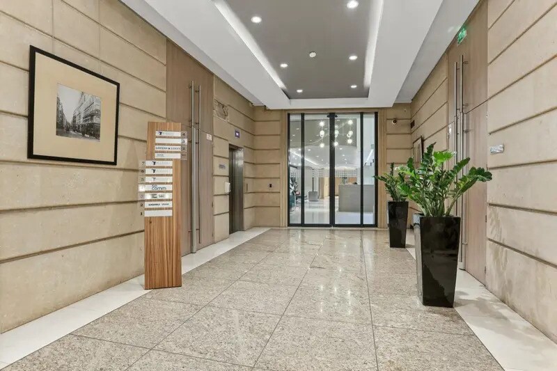 203 Rue Du Faubourg Saint-Honoré, Paris à louer - Photo de l’immeuble – Image 2 sur 33