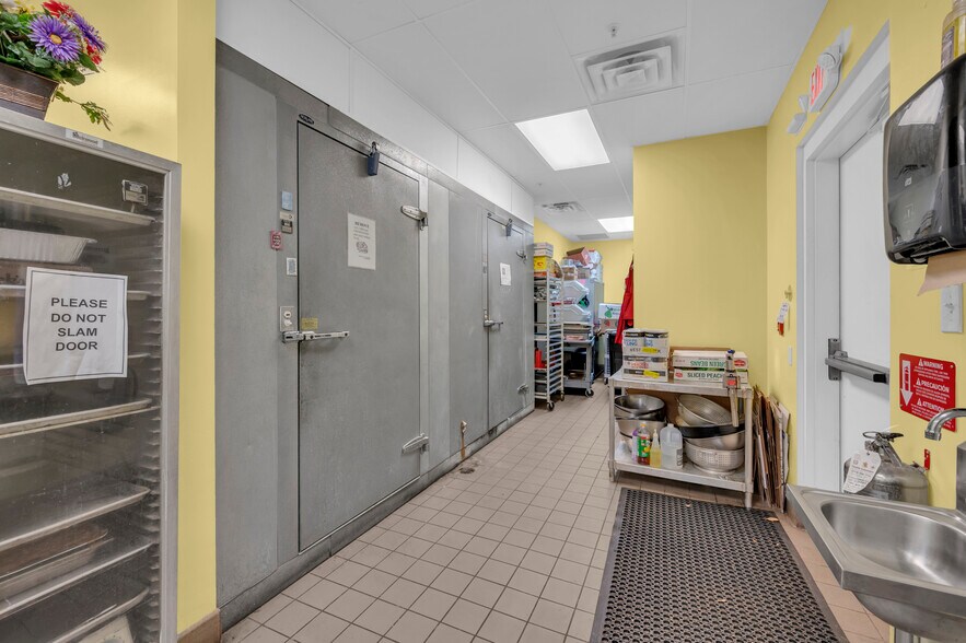 690 Northland Blvd, Cincinnati, OH à vendre - Photo de l’immeuble – Image 3 sur 21