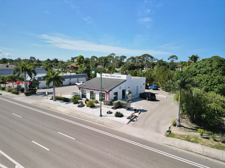 2224 Tamiami Trl E, Naples, FL à louer - Photo de l’immeuble – Image 3 sur 3