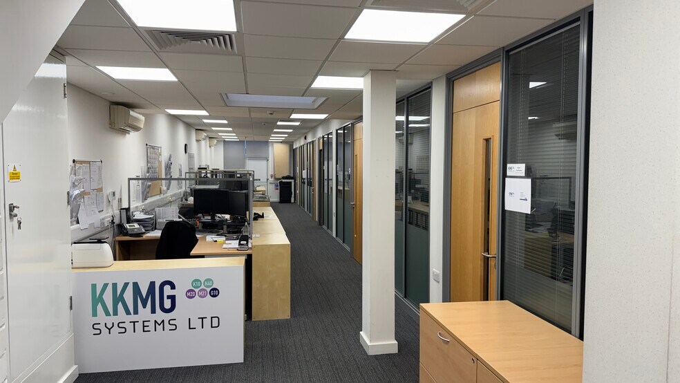 23 Station Clos, Potters Bar à louer - Photo de l’immeuble – Image 3 sur 5