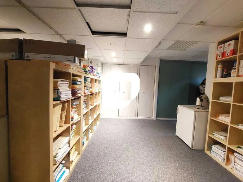 Bureau dans Le Chesnay-Rocquencourt à louer - Photo de l’immeuble – Image 3 sur 6
