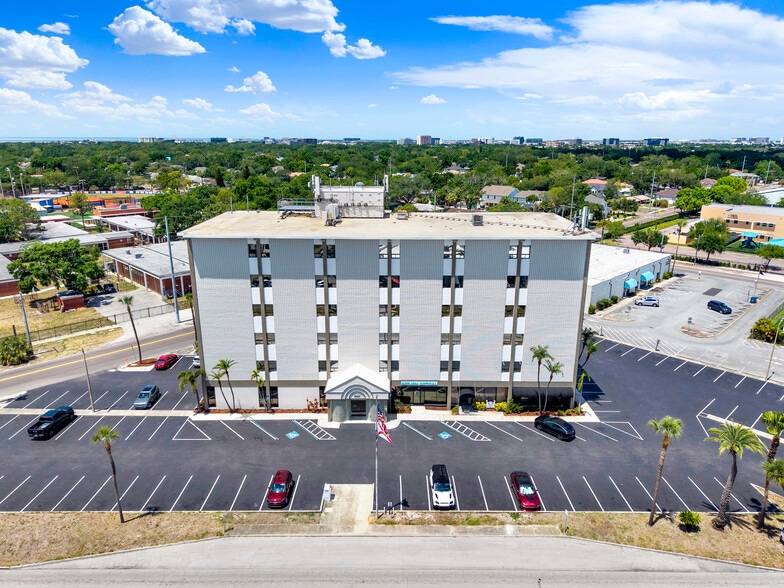 3825 Henderson Blvd, Tampa, FL à louer - Photo principale – Image 1 sur 16