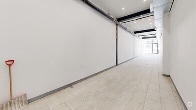 40-16 National St, Corona, NY à louer Numérisation 3D Matterport– Image 1 sur 7