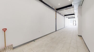 40-16 National St, Corona, NY à louer Numérisation 3D Matterport– Image 1 sur 8