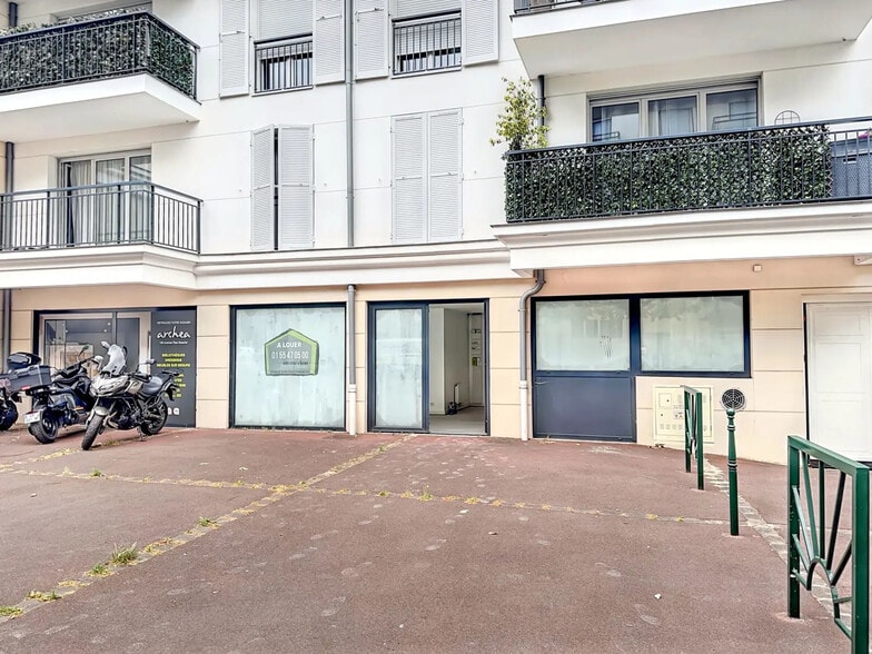Local commercial dans Rueil-Malmaison à louer - Photo de l’immeuble – Image 2 sur 5