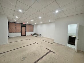 676 Onderdonk Ave, Ridgewood, NY à louer Photo de l’immeuble– Image 1 sur 6