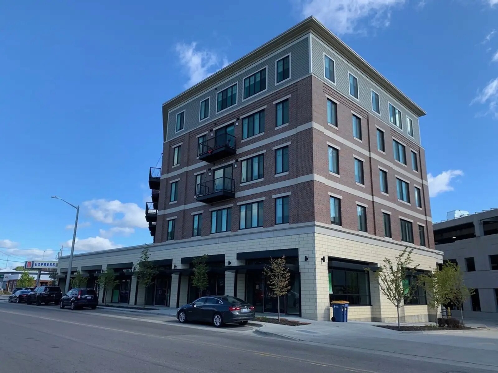 420 Stocking Ave NW, Grand Rapids, MI à louer Photo principale– Image 1 sur 4