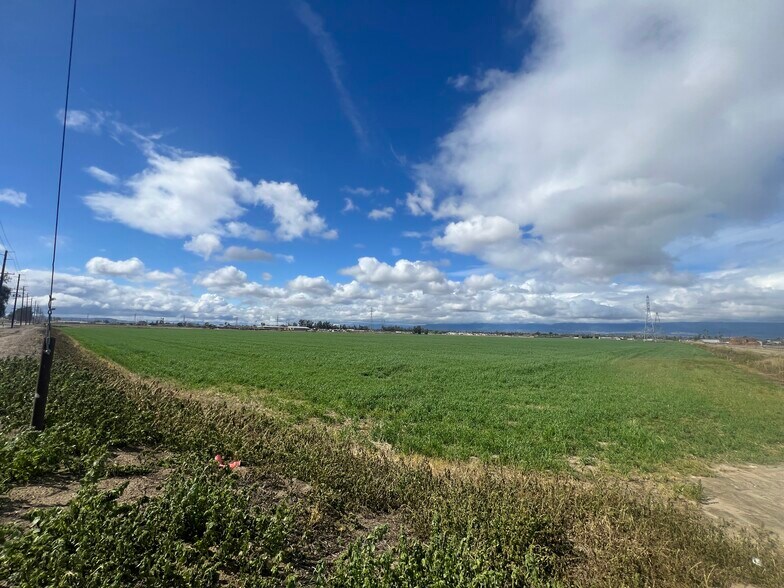 0 Vineyard Ave, Ontario, CA à vendre - Photo principale – Image 1 sur 14