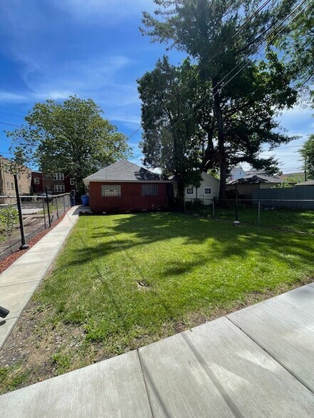 7807 S Marquette Ave, Chicago, IL à vendre - Photo de l’immeuble – Image 2 sur 3