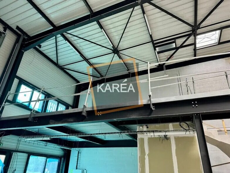 Local d'activités dans Courtry à vendre - Photo de l’immeuble – Image 3 sur 5