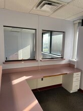 33566 W 8 Mile Rd, Farmington Hills, MI à louer Photo intérieure– Image 1 sur 3