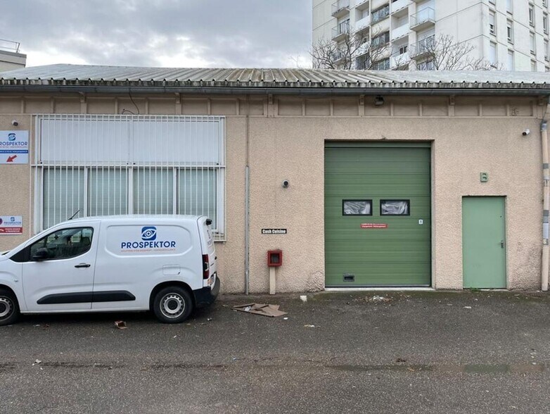 101 Boulevard Irène Joliot Curie, Vénissieux à louer - Photo de l’immeuble – Image 3 sur 15