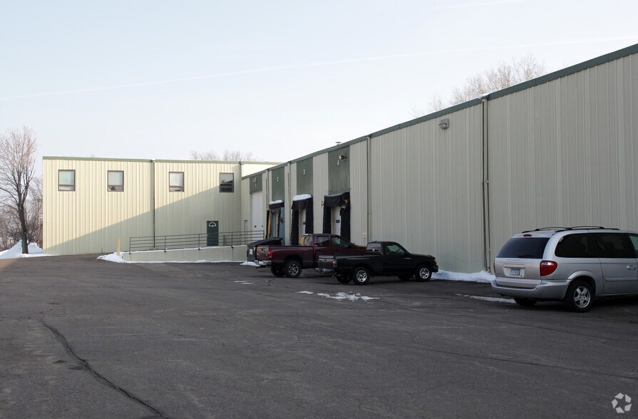901 E Cliff Rd E, Burnsville, MN à vendre - Photo de l’immeuble – Image 3 sur 4