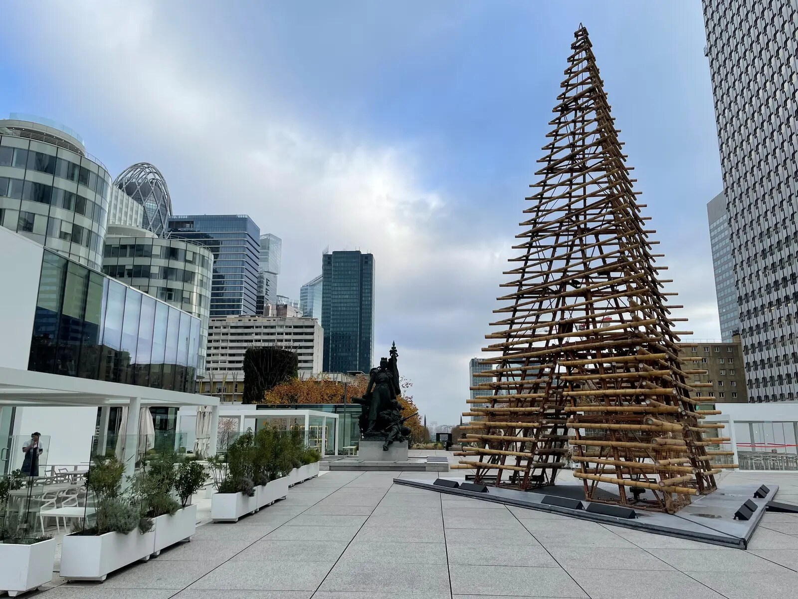 86 Esplanade Du Général De Gaulle, Courbevoie à louer Photo de l’immeuble– Image 1 sur 5