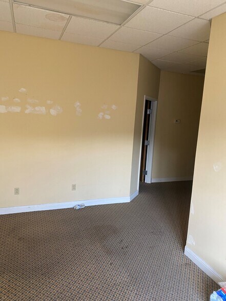 4112 B Maccorkle Ave SE, Charleston, WV à louer - Photo intérieure – Image 2 sur 5