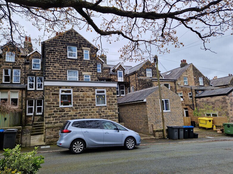 25 Harlow Moor Drive, Harrogate à louer - Photo de l’immeuble – Image 2 sur 2