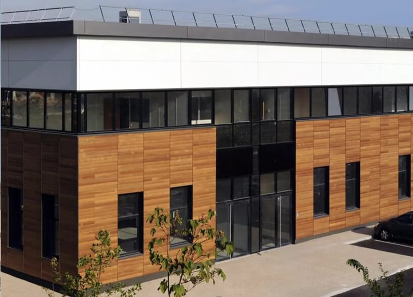 Local d’activités dans Villeneuve-la-Garenne à louer - Photo de l’immeuble – Image 1 sur 3