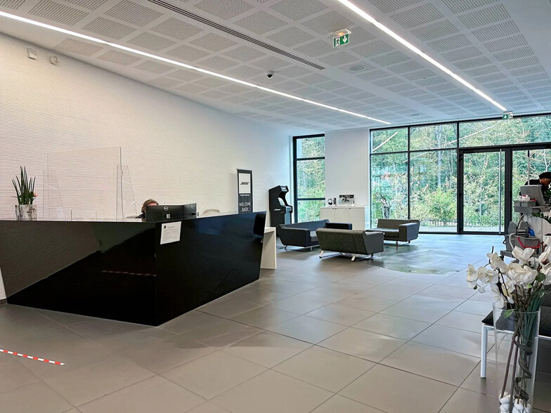 26 Avenue De Winchester, Saint-Germain-en-Laye à louer - Hall d’entrée – Image 2 sur 12