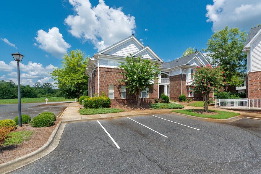 705-711 Peninsula Dr, Davidson, NC à vendre - Photo de l’immeuble – Image 3 sur 27